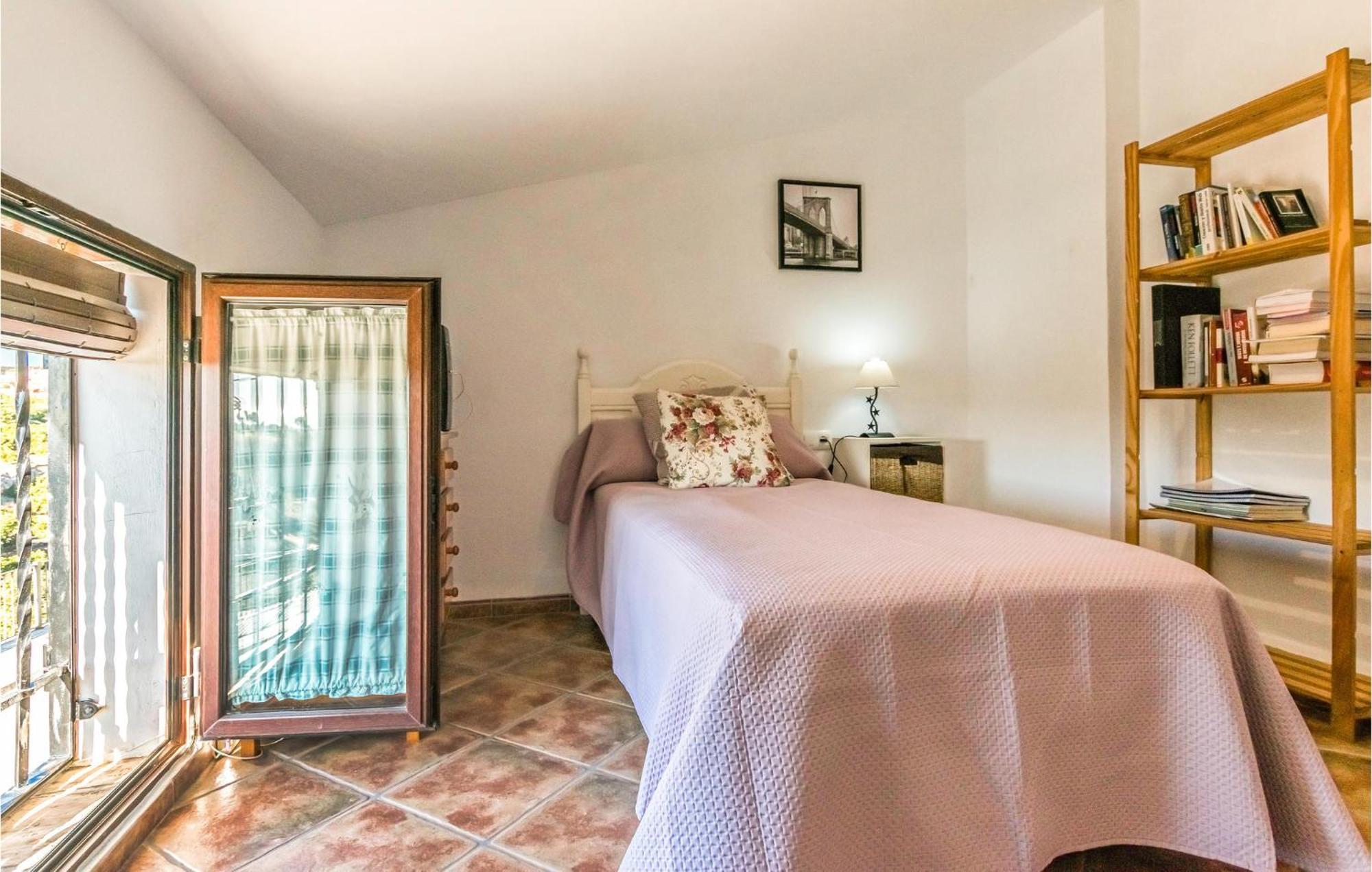 Pet Friendly Home In Hornachuelos With Kitchen Exterior photo